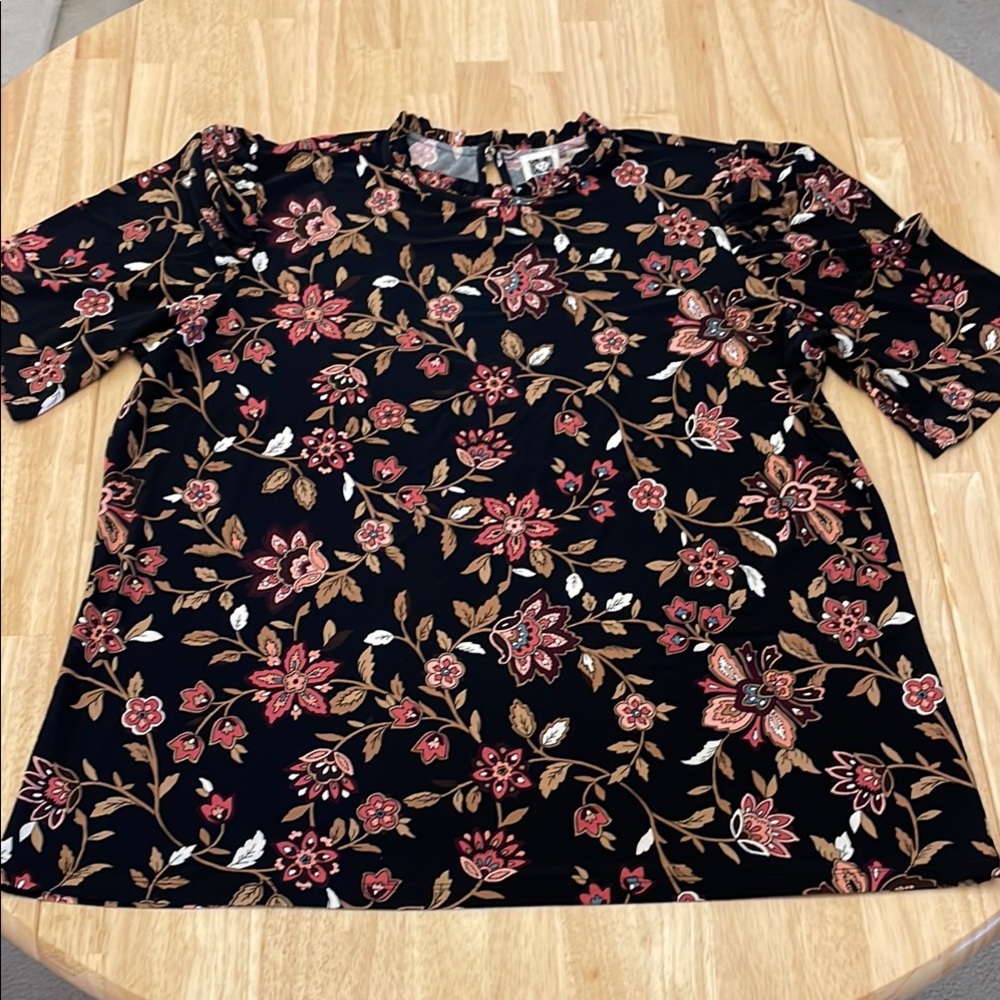 Anne Klein 1X Floral Black Blouse.